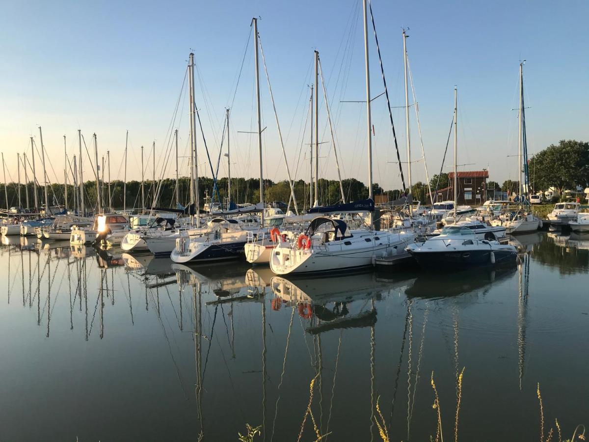 Mobil Home Avec Spacieuse Terrasse A Meschers Proche De Royan ภายนอก รูปภาพ